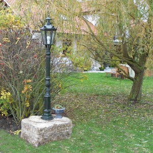 Muschelkalk Mauerstein Gartenlampe Antik